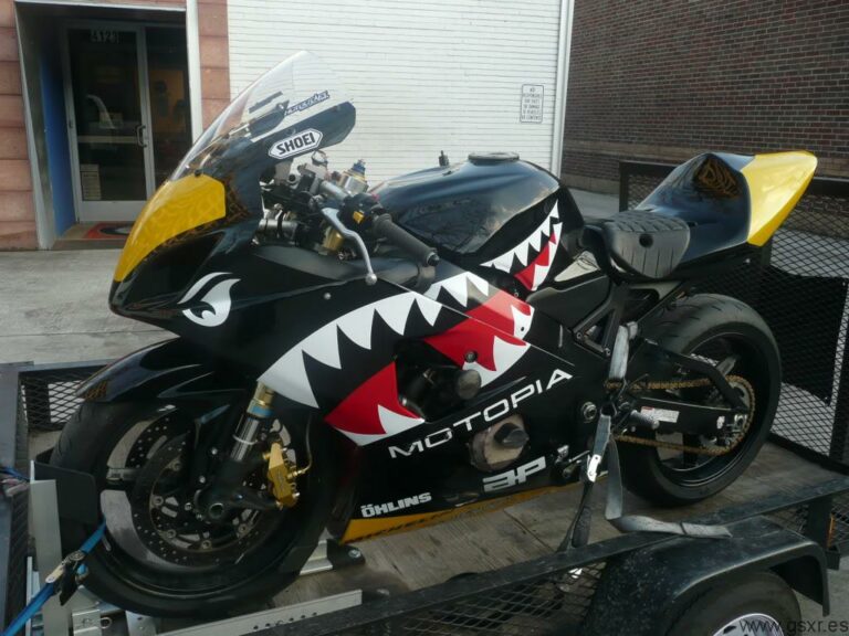 moto suzuki gsxr 750 tiburon carenado circuito