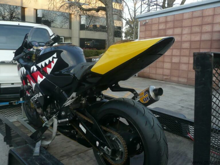 moto suzuki gsxr 750 tiburon carenado circuito