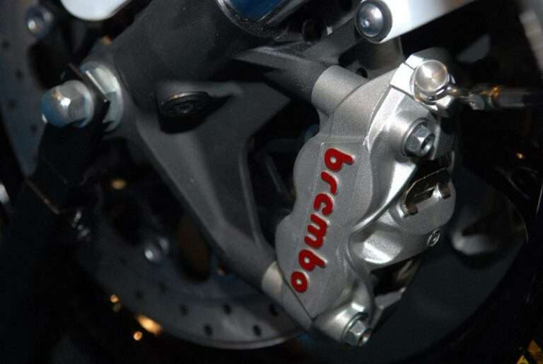 Pinza de freno Brembo M4X32 para motos Suzuki GSX-R 2011