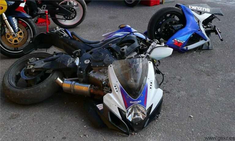Moto Suzuki GSX-R 750 2007 en pedazos por un accidente