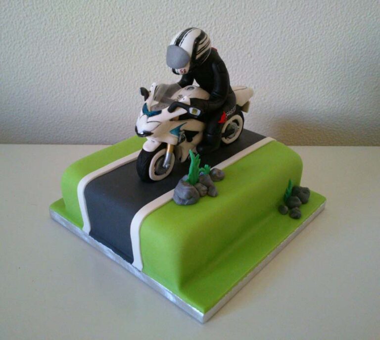 tarta cumpleaños y boda de motos Suzuki
