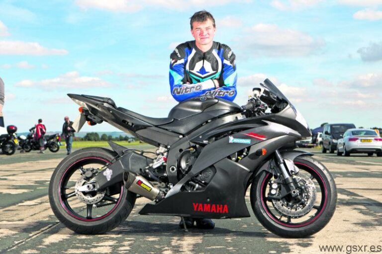 Jack Frost y su moto Yamaha R6 Turbo
