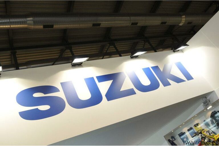 Stand de Suzuki en el EICMA 2011