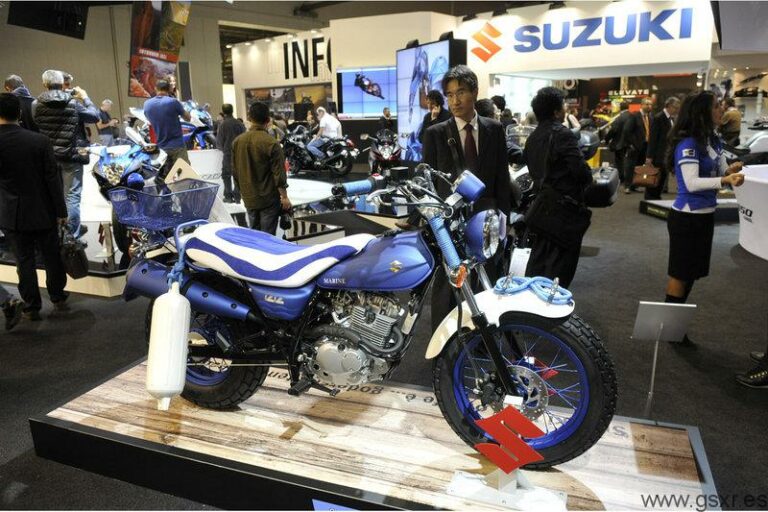 Stand de Suzuki en el EICMA 2011