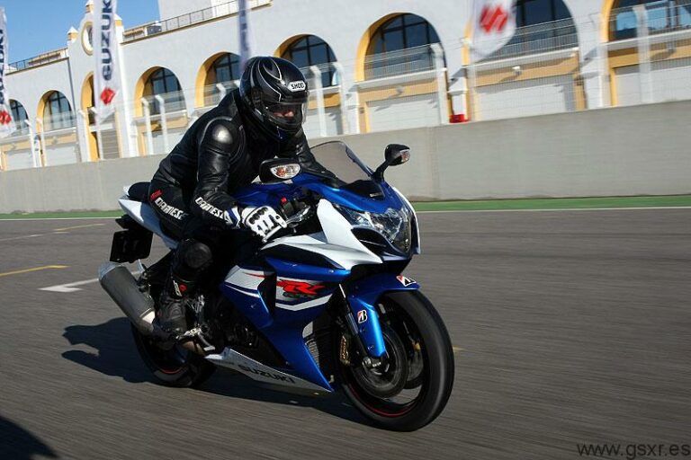 Jose A. Guerrero probando la Suzuki GSX-R 2012