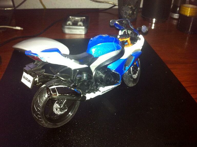 moto miniatura juguete suzuki gsxr 1000 2009