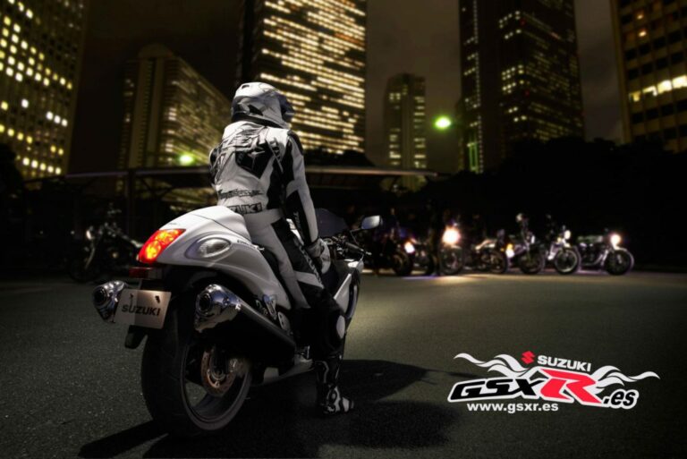 Suzuki GSX-R 1300 Hayabusa 2013 wallpaper