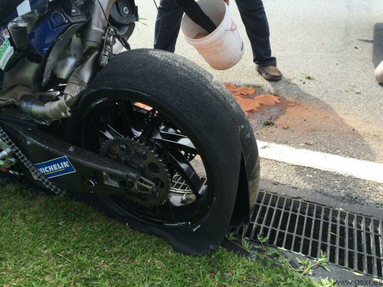 Video accidente de Loris Baz a 290 Km/h en el test de Sepang en Malasia