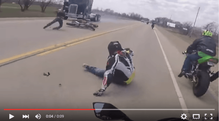moto accidente camion perro video